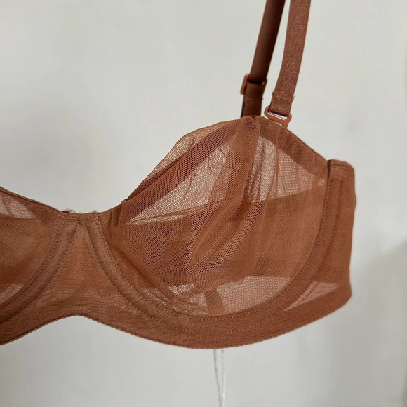 SKIMS Ultra fine mesh underwire scoop bra strapless size 32A Bronze - Picture 4 of 8